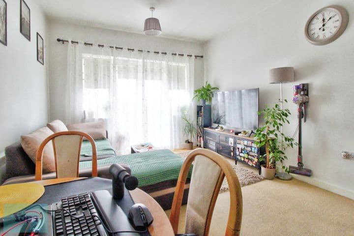 2 bedrooms apartment for sale in Luton, United Kingdom - Image 9