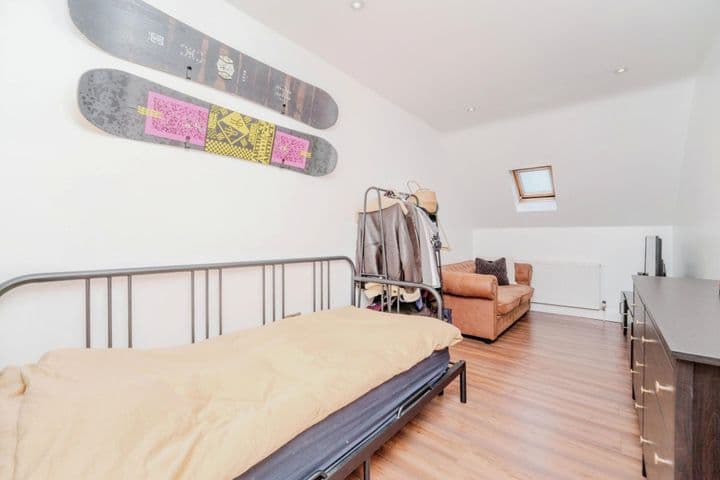 3 bedrooms apartment for sale in Uxbridge, United Kingdom - Image 8