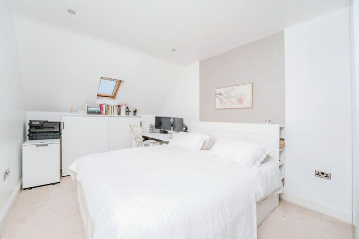 3 bedrooms apartment for sale in Uxbridge, United Kingdom - Image 6