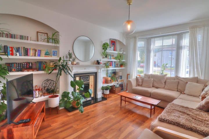 2 bedrooms apartment for sale in Glasgow, United Kingdom - Image 3