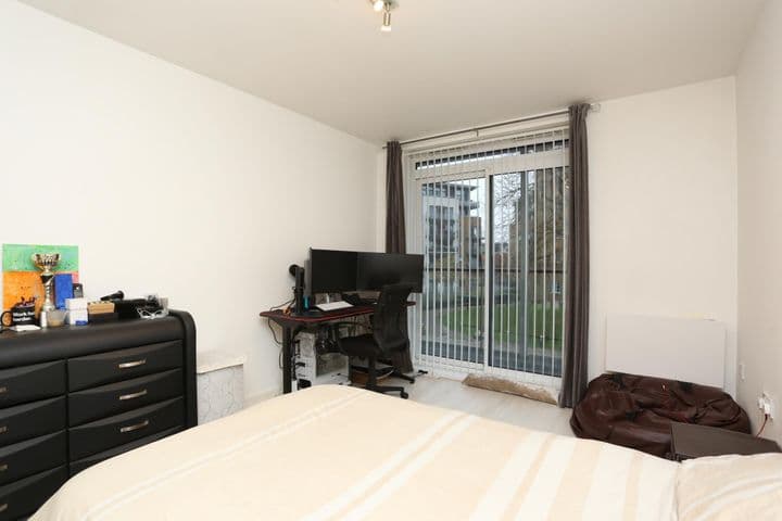 1 bedroom apartment for sale in London, United Kingdom - Image 10