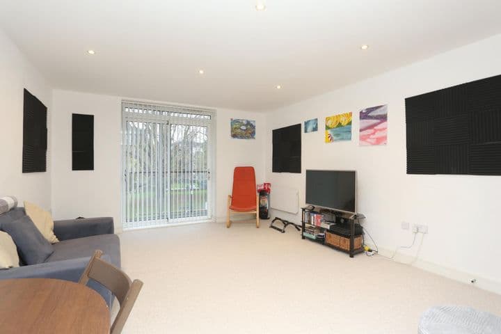 1 bedroom apartment for sale in London, United Kingdom - Image 4