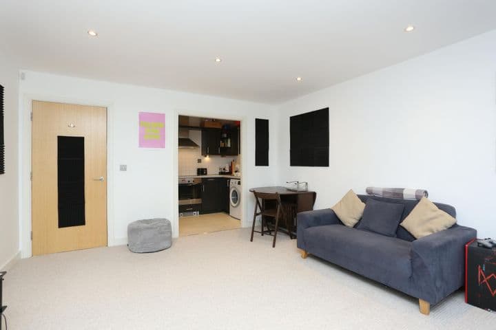 1 bedroom apartment for sale in London, United Kingdom - Image 6