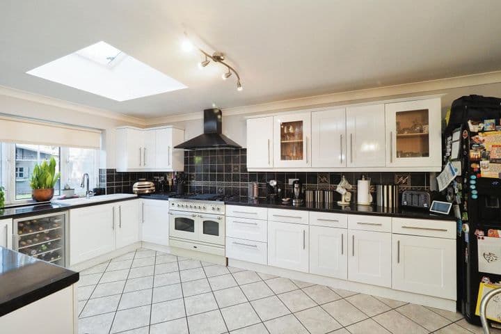 4 bedrooms house for sale in Sutton-In-Ashfield, United Kingdom - Image 6