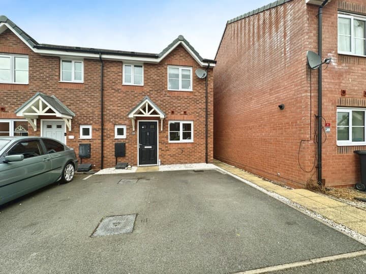 3 bedrooms house for sale in Wolverhampton, United Kingdom - Image 2