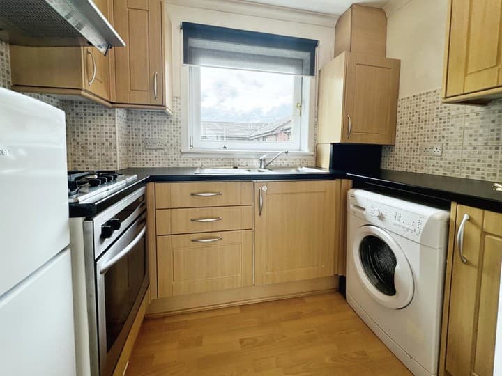 2 bedrooms apartment for sale in Paisley, United Kingdom - Image 5