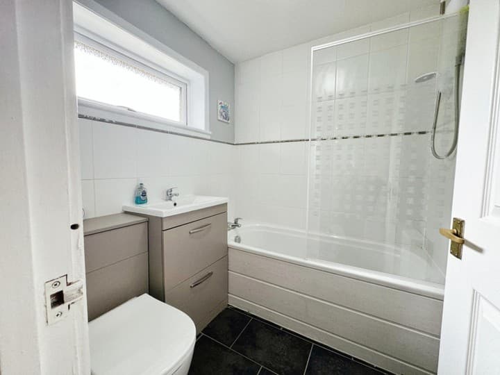 2 bedrooms apartment for sale in Paisley, United Kingdom - Image 9