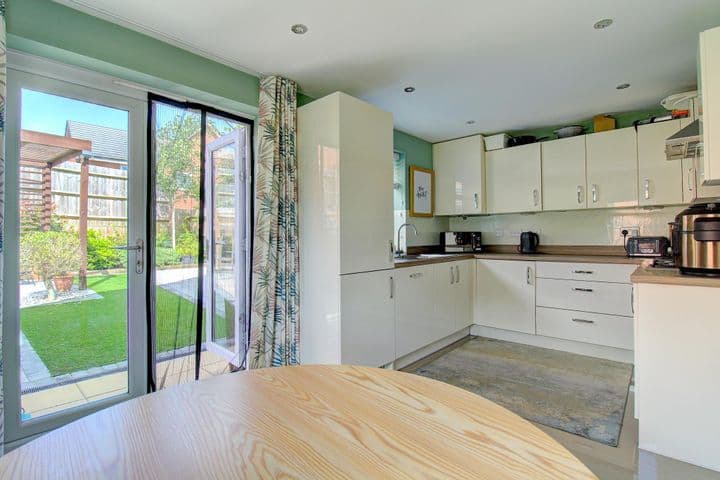 3 bedrooms house for sale in Cannock, United Kingdom - Image 5