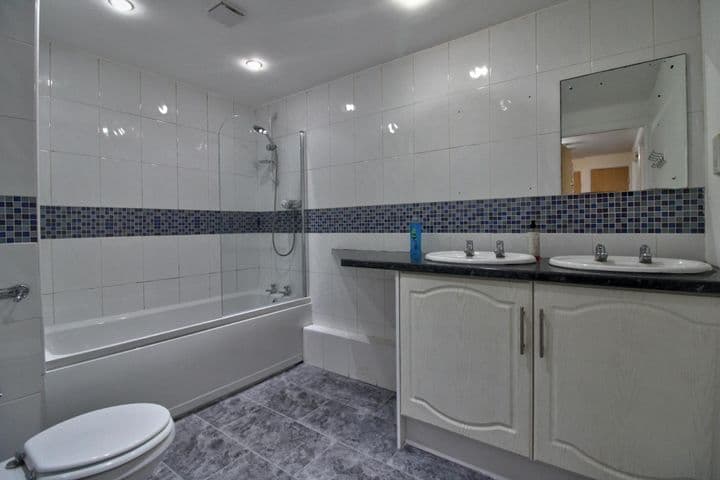 2 bedrooms house for sale in Manchester, United Kingdom - Image 7