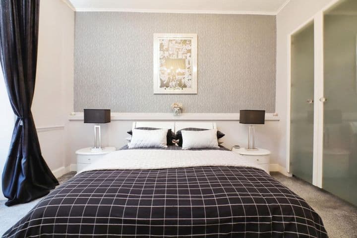 1 bedroom apartment for sale in Glasgow, United Kingdom - Image 11