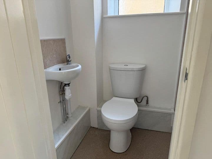 6 bedrooms house for sale in Neath Port Talbot, United Kingdom - Image 11