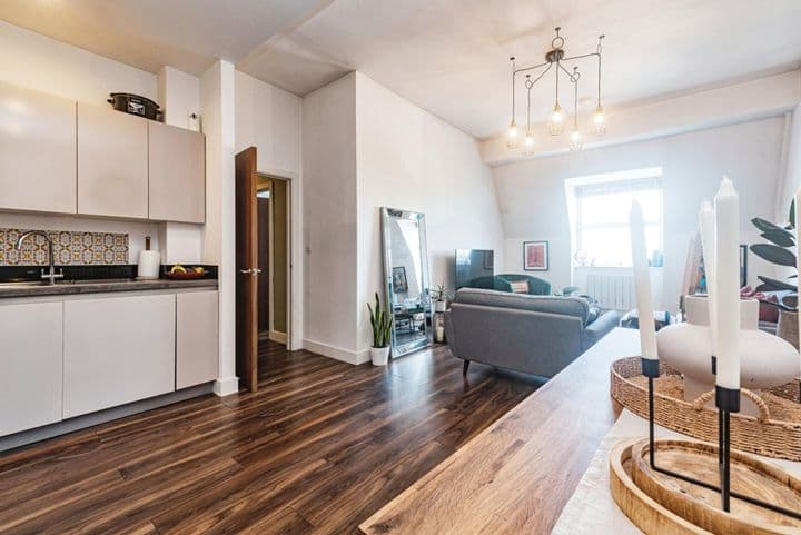 2 bedrooms apartment for sale in Basingstoke, United Kingdom - Image 11