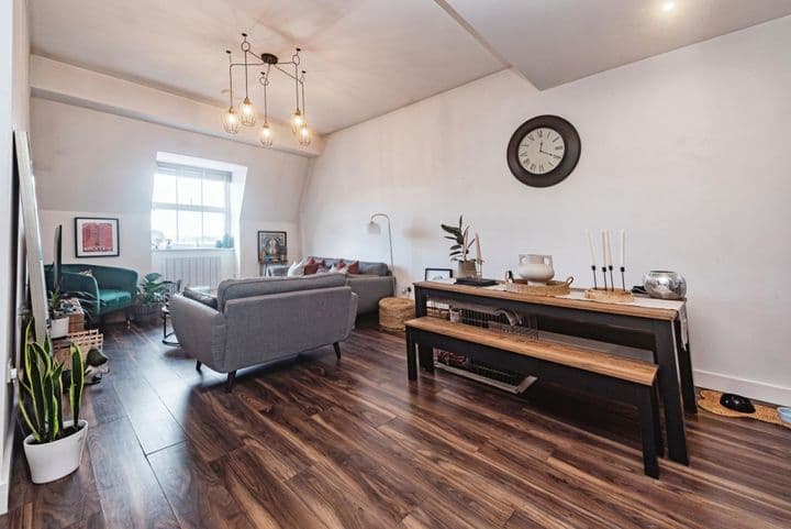 2 bedrooms apartment for sale in Basingstoke, United Kingdom - Image 5