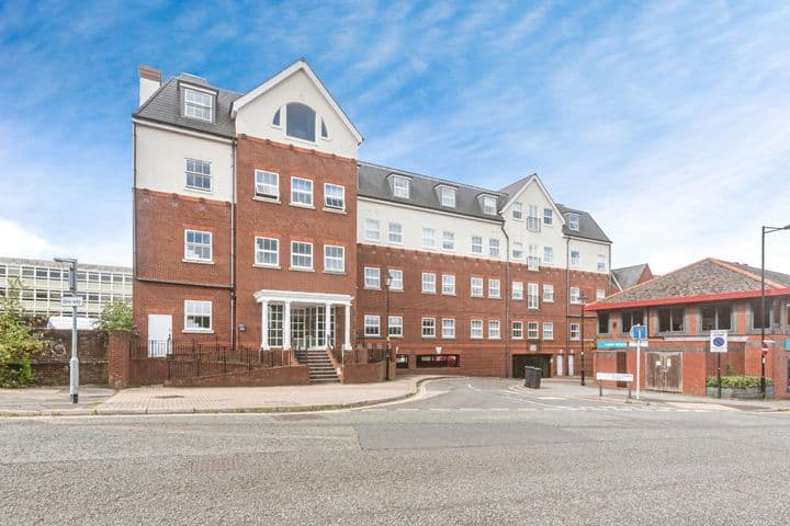 2 bedrooms apartment for sale in Basingstoke, United Kingdom - Image 2