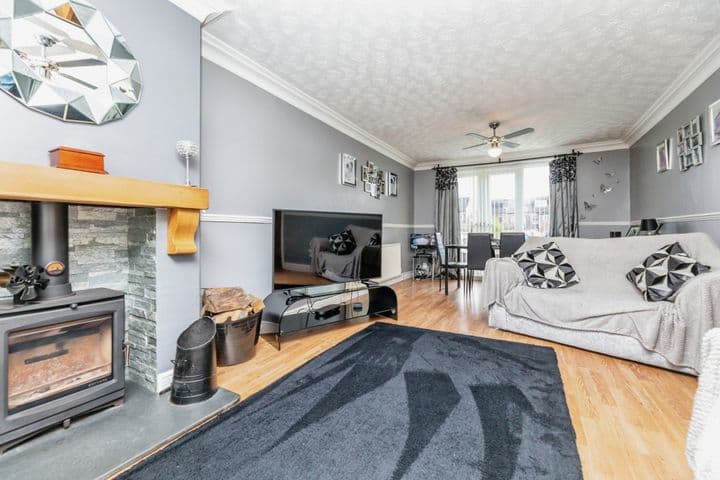 3 bedrooms house for sale in Rotherham, United Kingdom - Image 2