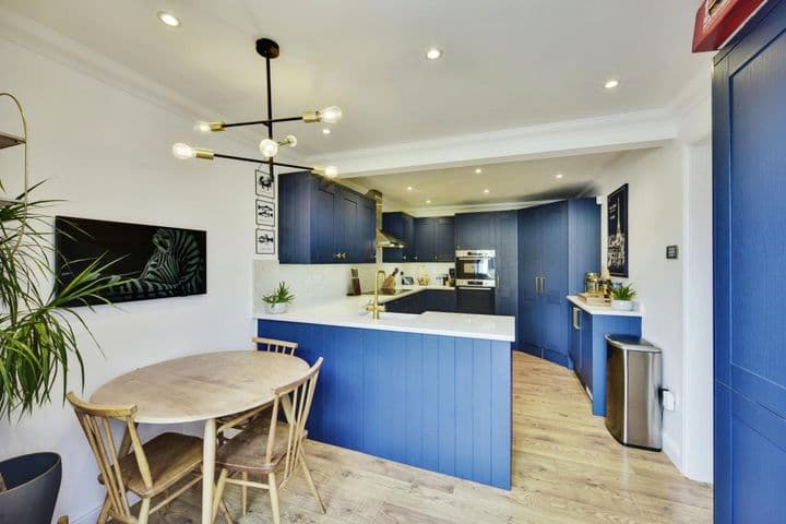 3 bedrooms house for sale in Rochester, United Kingdom - Image 2