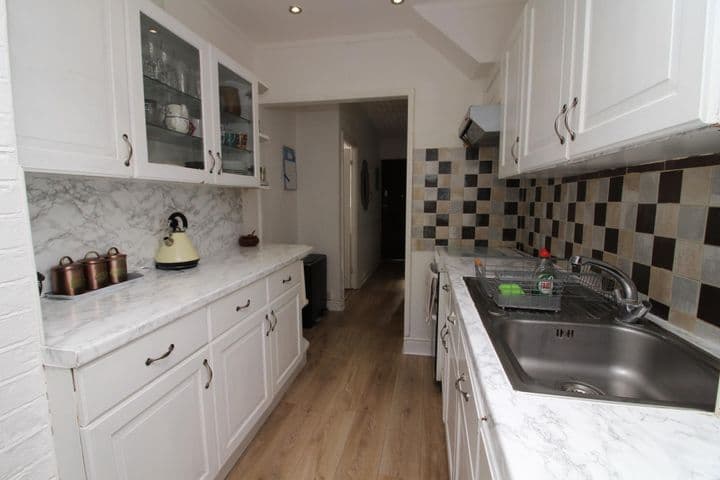 3 bedrooms house for sale in Dagenham, United Kingdom - Image 12