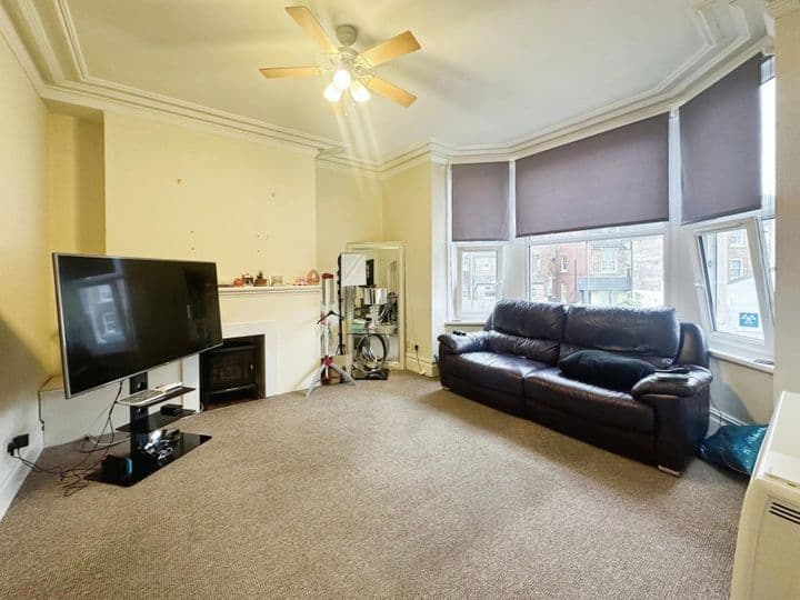 1 bedroom apartment for sale in Portsmouth, United Kingdom - Image 4