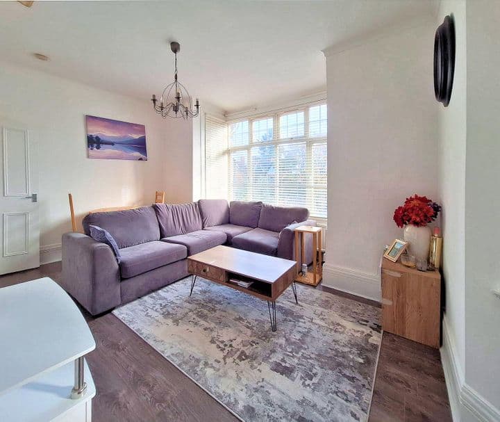 2 bedrooms apartment for sale in Maidenhead, United Kingdom - Image 4