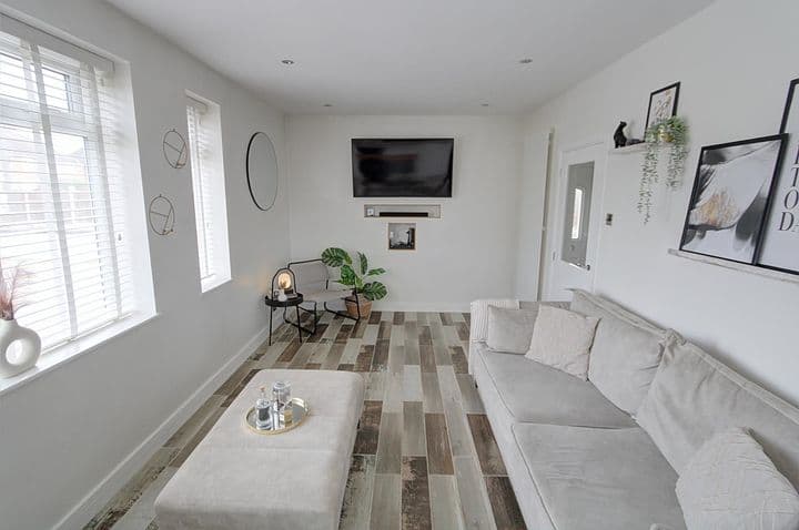 3 bedrooms house for sale in Walsall, United Kingdom - Image 6