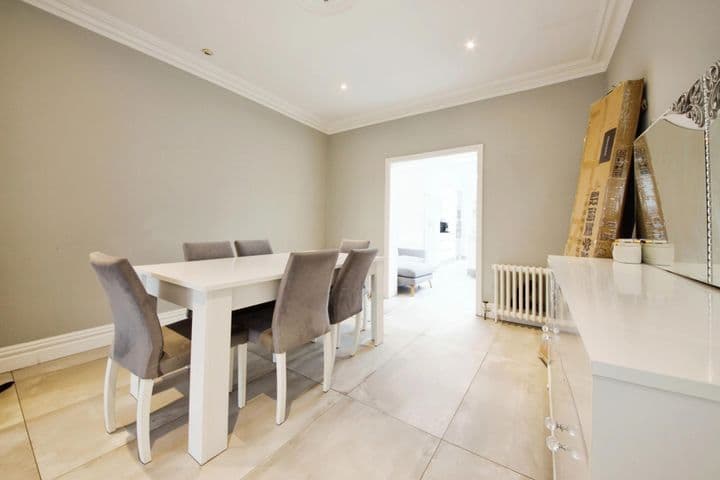 4 bedrooms house for sale in London, United Kingdom - Image 7