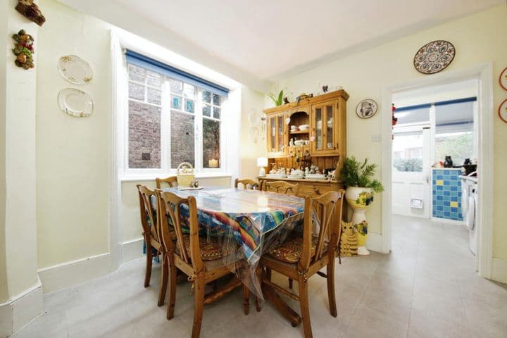 4 bedrooms house for sale in London, United Kingdom - Image 8