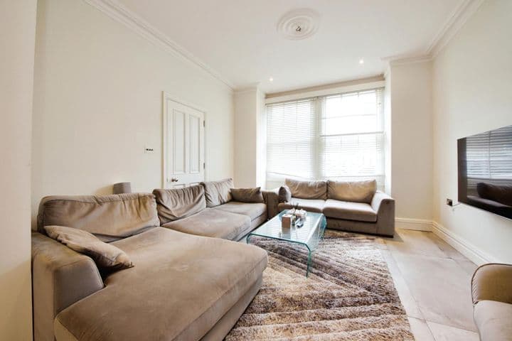 4 bedrooms house for sale in London, United Kingdom - Image 5