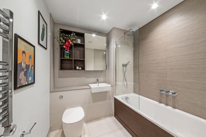 2 bedrooms apartment for sale in London, United Kingdom - Image 12