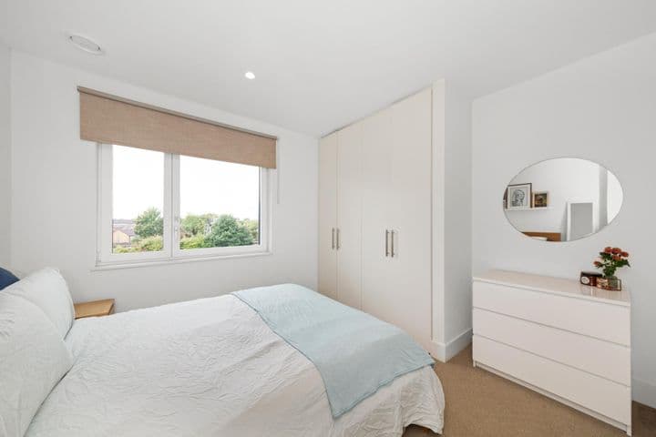 2 bedrooms apartment for sale in London, United Kingdom - Image 9