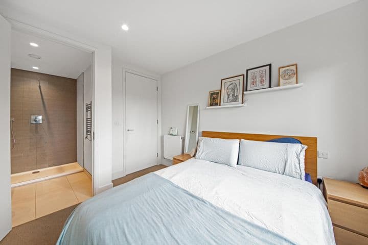 2 bedrooms apartment for sale in London, United Kingdom - Image 10