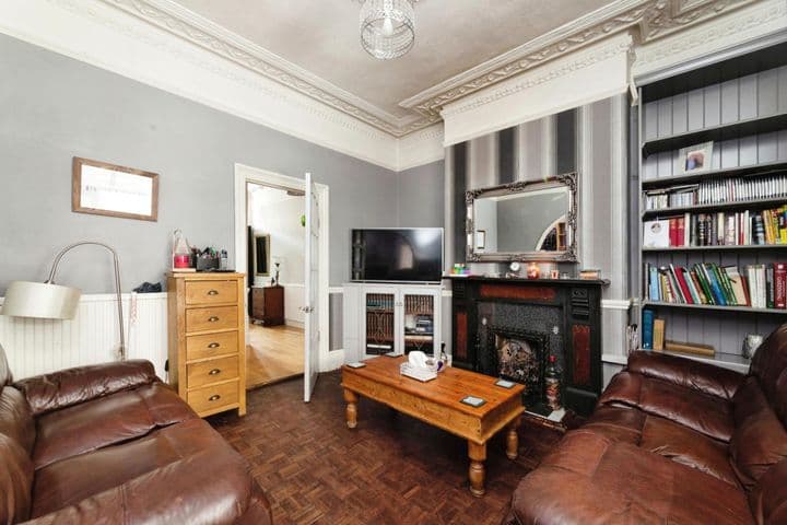 4 bedrooms house for sale in London, United Kingdom - Image 7