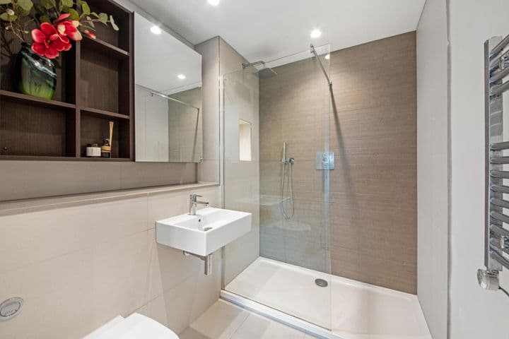 2 bedrooms apartment for sale in London, United Kingdom - Image 11