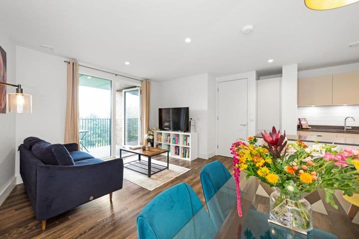 2 bedrooms apartment for sale in London, United Kingdom - Image 7