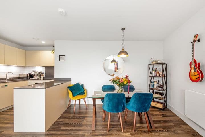 2 bedrooms apartment for sale in London, United Kingdom - Image 4