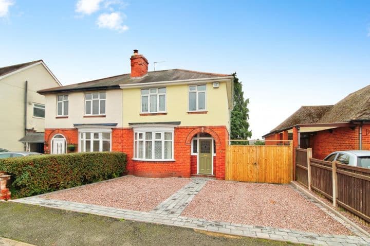 3 bedrooms house for sale in Brierley Hill, United Kingdom - Image 2