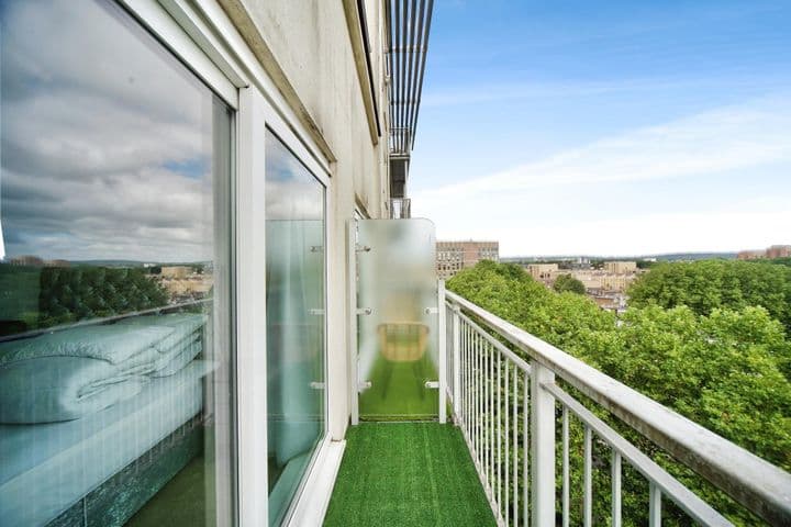 3 bedrooms apartment for sale in London, United Kingdom - Image 4