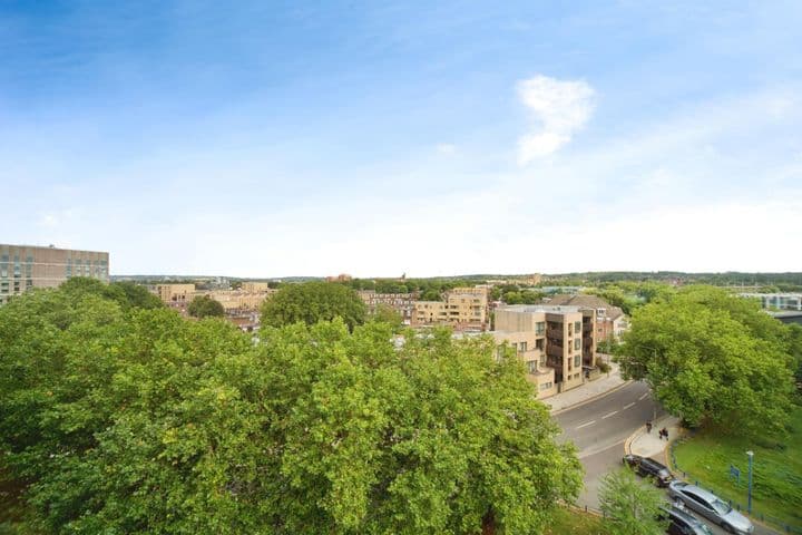 3 bedrooms apartment for sale in London, United Kingdom - Image 5