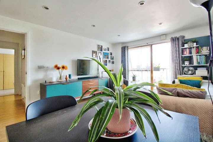 2 bedrooms apartment for sale in Romford, United Kingdom - Image 8