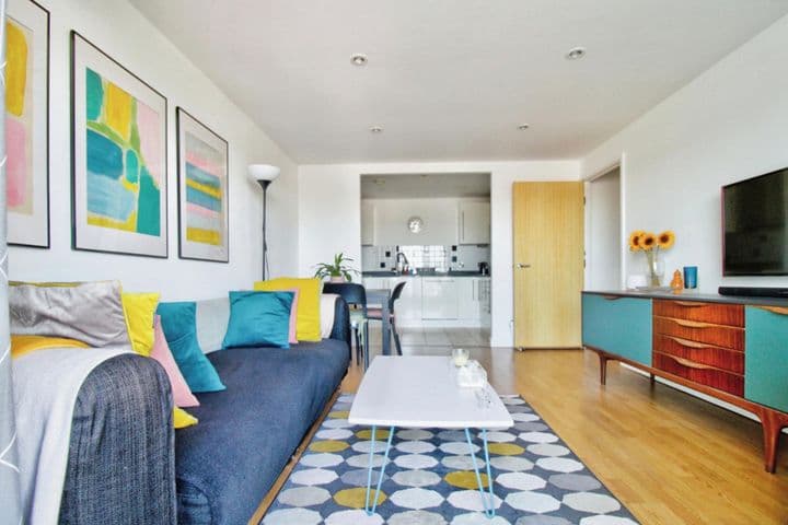 2 bedrooms apartment for sale in Romford, United Kingdom - Image 6