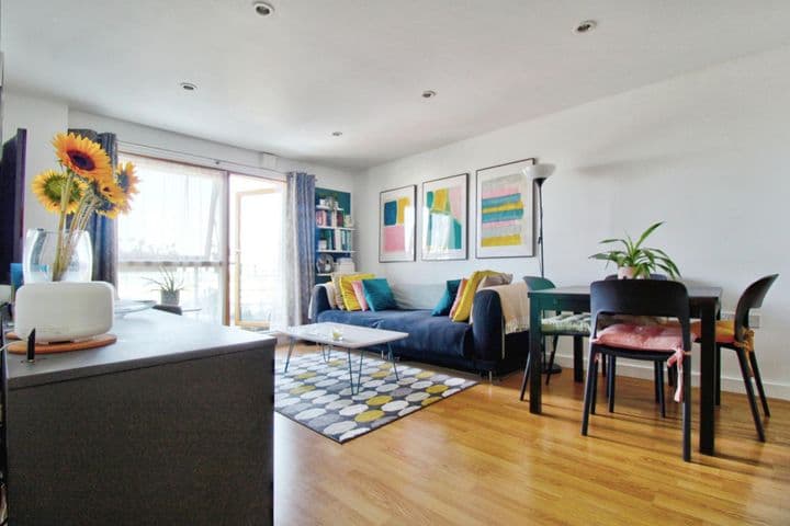 2 bedrooms apartment for sale in Romford, United Kingdom - Image 7