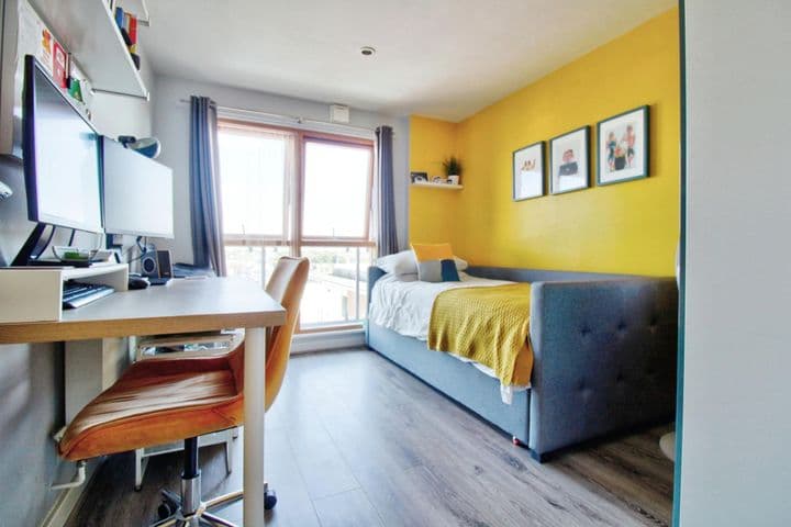 2 bedrooms apartment for sale in Romford, United Kingdom - Image 12