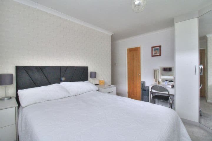 3 bedrooms house for sale in Basildon, United Kingdom - Image 11