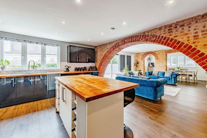 5 bedrooms house for sale in Horley, United Kingdom - Image 4