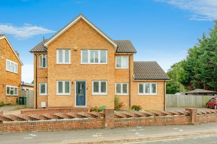 5 bedrooms house for sale in Horley, United Kingdom - Image 2