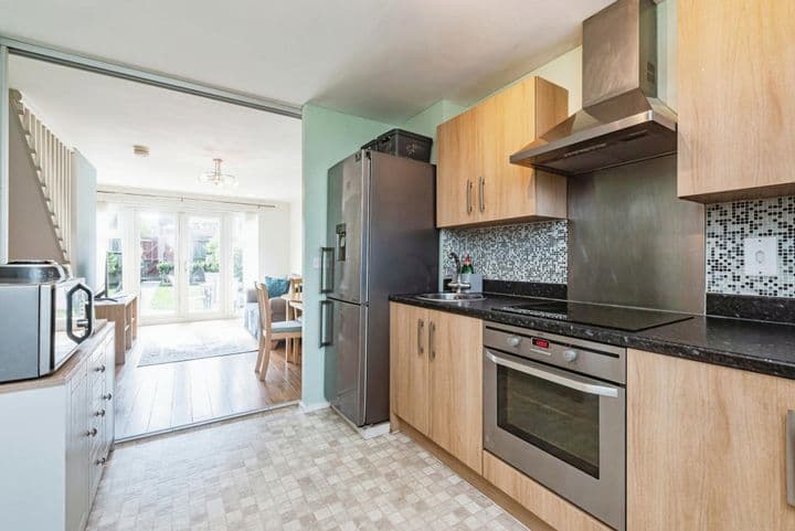 2 bedrooms house for sale in Basingstoke, United Kingdom - Image 2