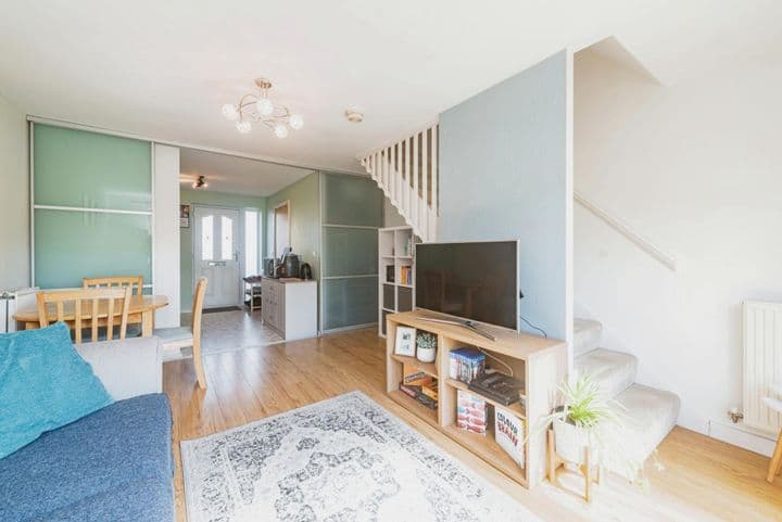 2 bedrooms house for sale in Basingstoke, United Kingdom - Image 3