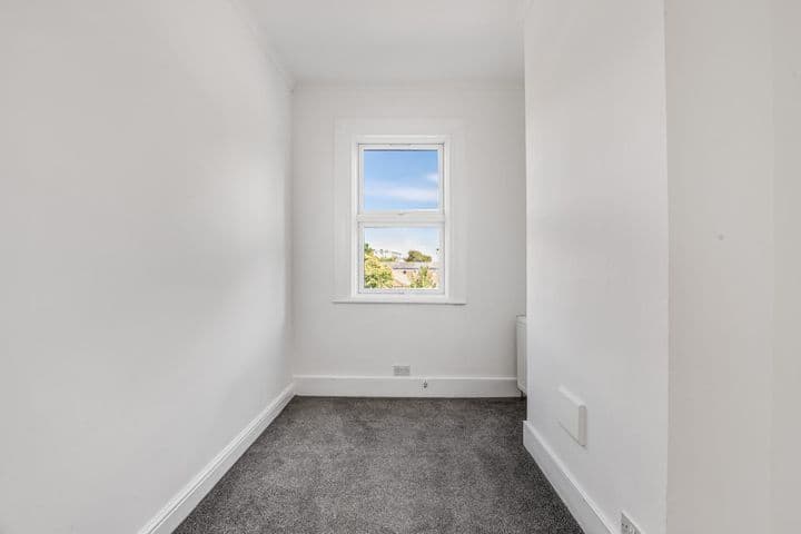 4 bedrooms house for sale in Edgware, United Kingdom - Image 12