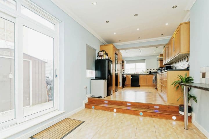 4 bedrooms house for sale in Ramsgate, United Kingdom - Image 2