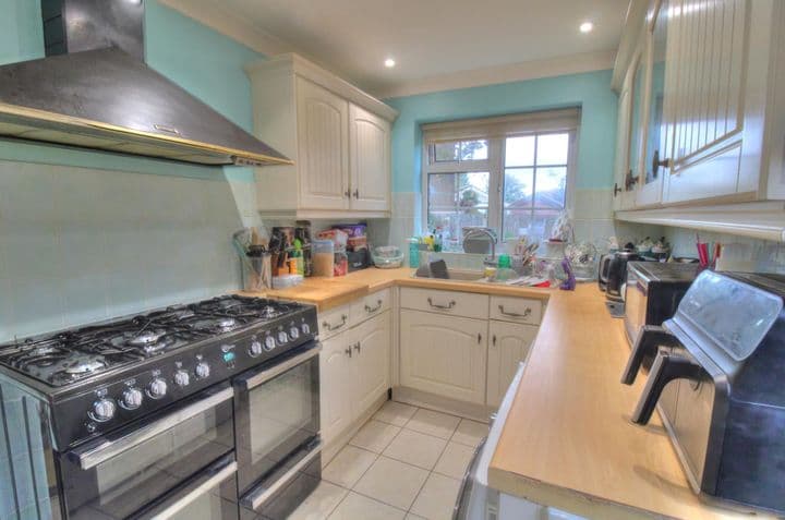 3 bedrooms house for sale in Horley, United Kingdom - Image 5