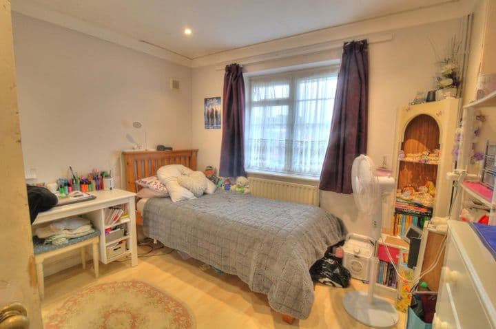 3 bedrooms house for sale in Horley, United Kingdom - Image 7